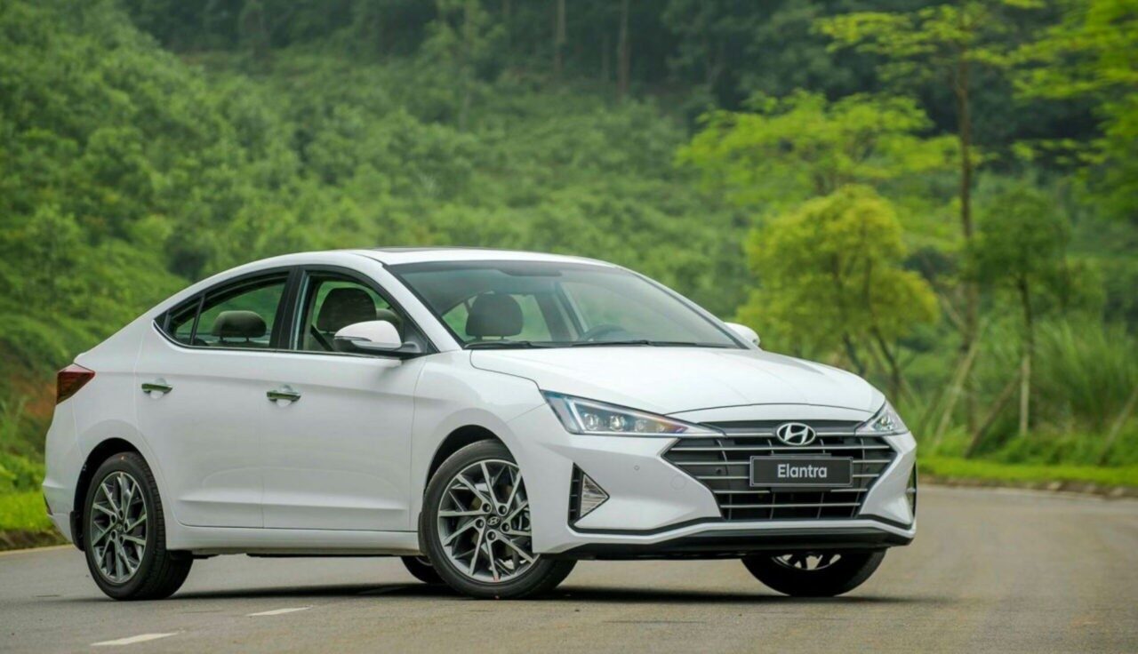 Hyundai elantra 2019. Элантра 2019. Хёндэ Элантра 2019. Соната Элантра 2019.