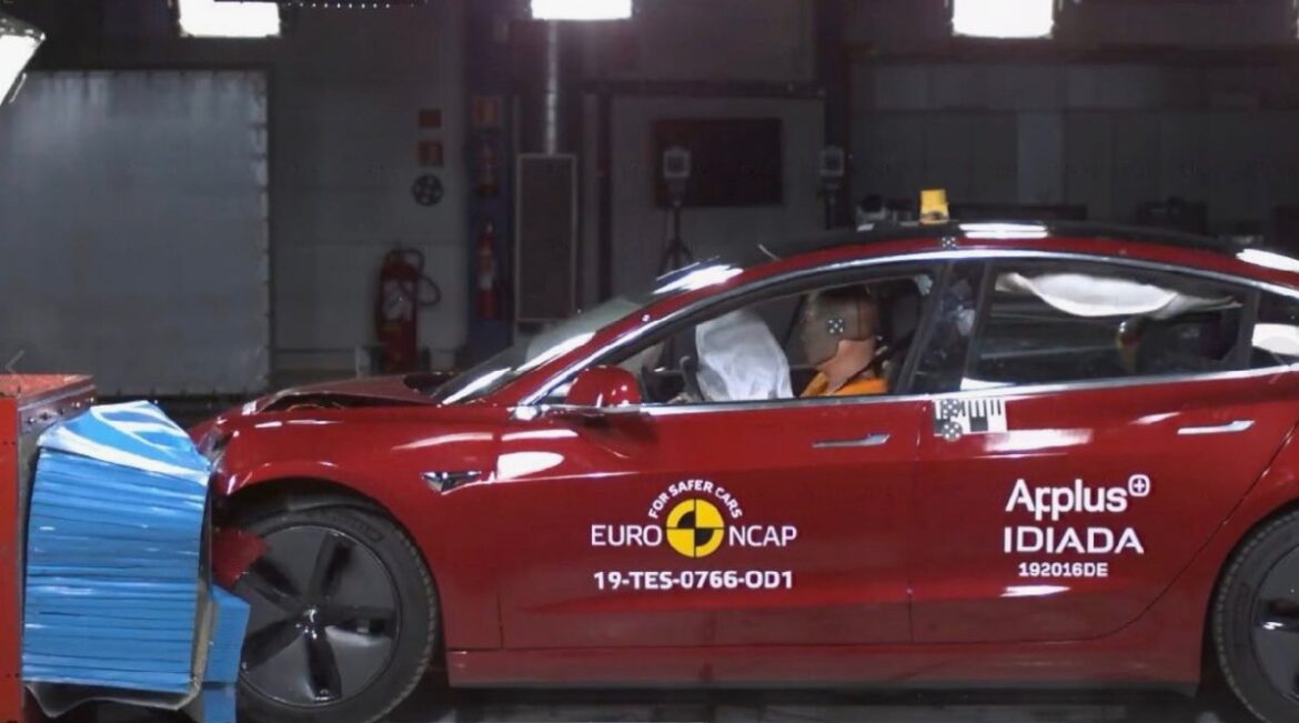 Tesla Model 3 оценки безопасности Euro NCAP